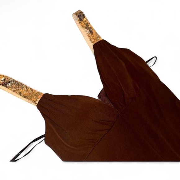 Elegant Brown Dress - Picture 5 of 5